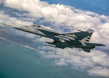F/A-18E Super Hornet carrying four AIM-424 rounds during a test flight in April 2026.