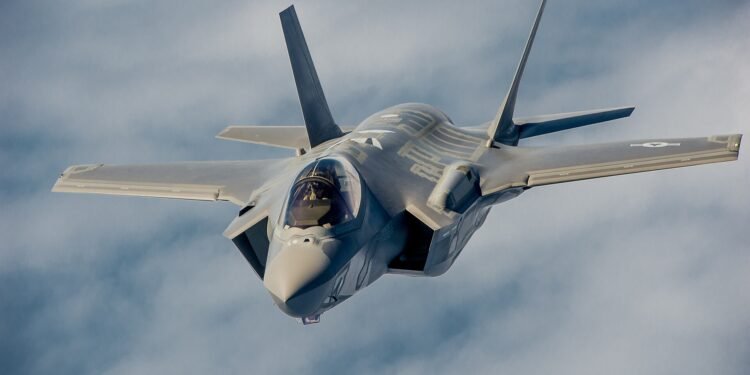 A_U.S._Air_Force_pilot_navigates_an_F-35A_Lightning_II_aircraft_assigned_to_the_58th_Fighter_Squadron,_33rd_Fighter_Wing_into_position_to_refuel_with_a_KC-135_Stratotanker_assigned_to_the_336th_