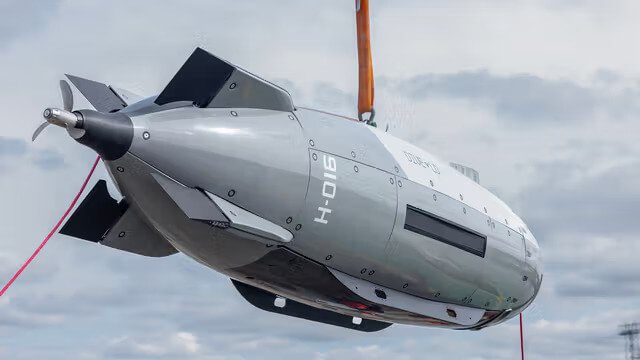 A U.S. Navy Anduril Dive-LD autonomous underwater vehicle (AUV) lowered into the water for testing and recovery operations.