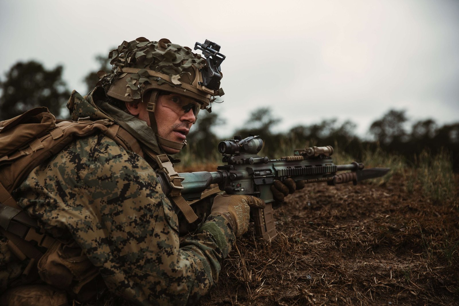 A US Marine with an M27 fitted with an ACOG Rifle Combat Optic and an OKC-3S bayonet