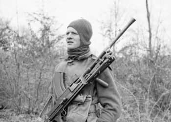 A member of British No. 9 Commando at Anzio equipped for a patrol with his Bren gun 5 March 1944.