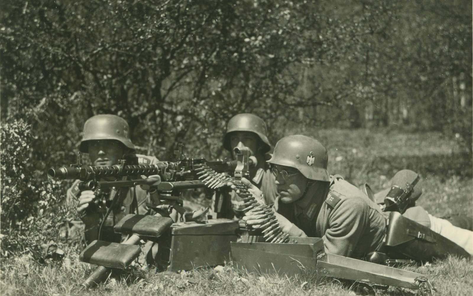 MG 34 mounted on a Lafette 34 tripod with MG Z 34 4× telescopic sight