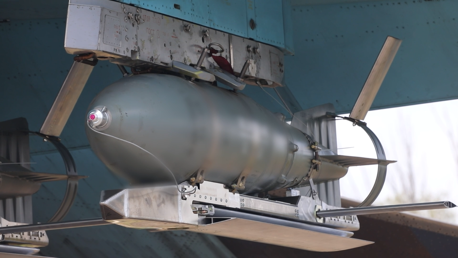 Russian FAB-500 aerial bomb fitted with a UMPK glide and guidance kit mounted on a strike aircraft.