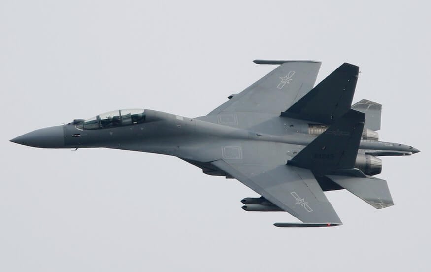 an image of the J-16 Chinese Jet during flight