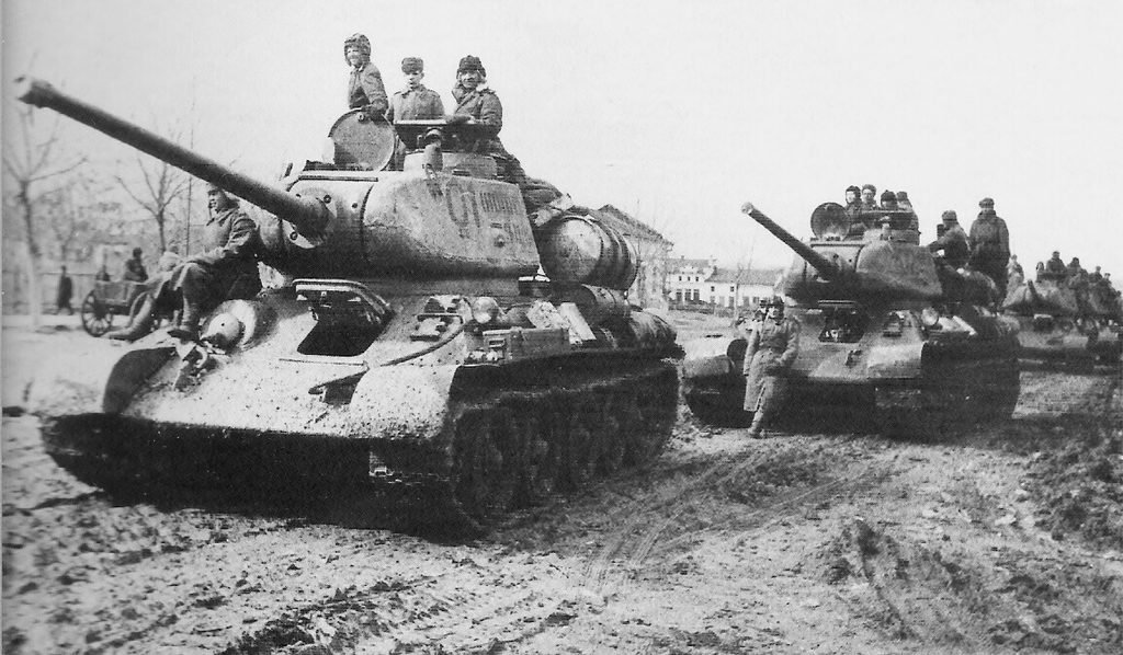 Soviet Union T-34-85 with D-5T gun