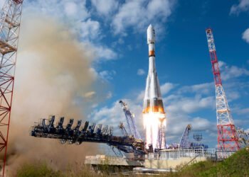A Soyuz-2.1b rocket carrying a satellite payload launches from a Russian space facility.